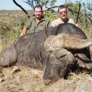 buffalo-hunt-zimbabwe-01-lxzpmv2ju71utj8vfdd1twiullb95elomprhfy6jyg-300x300  