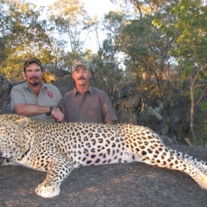 leopard-hunt-zimbabwe-13-lxzpktr5149hny7dbho5ff0w9jcmh0imcmvm0d79fs-300x300  
