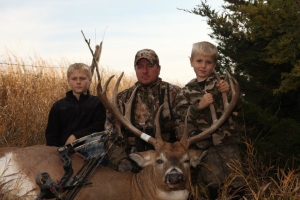 Iowa-230-buck-pic-5-with-youngsters-300x200 