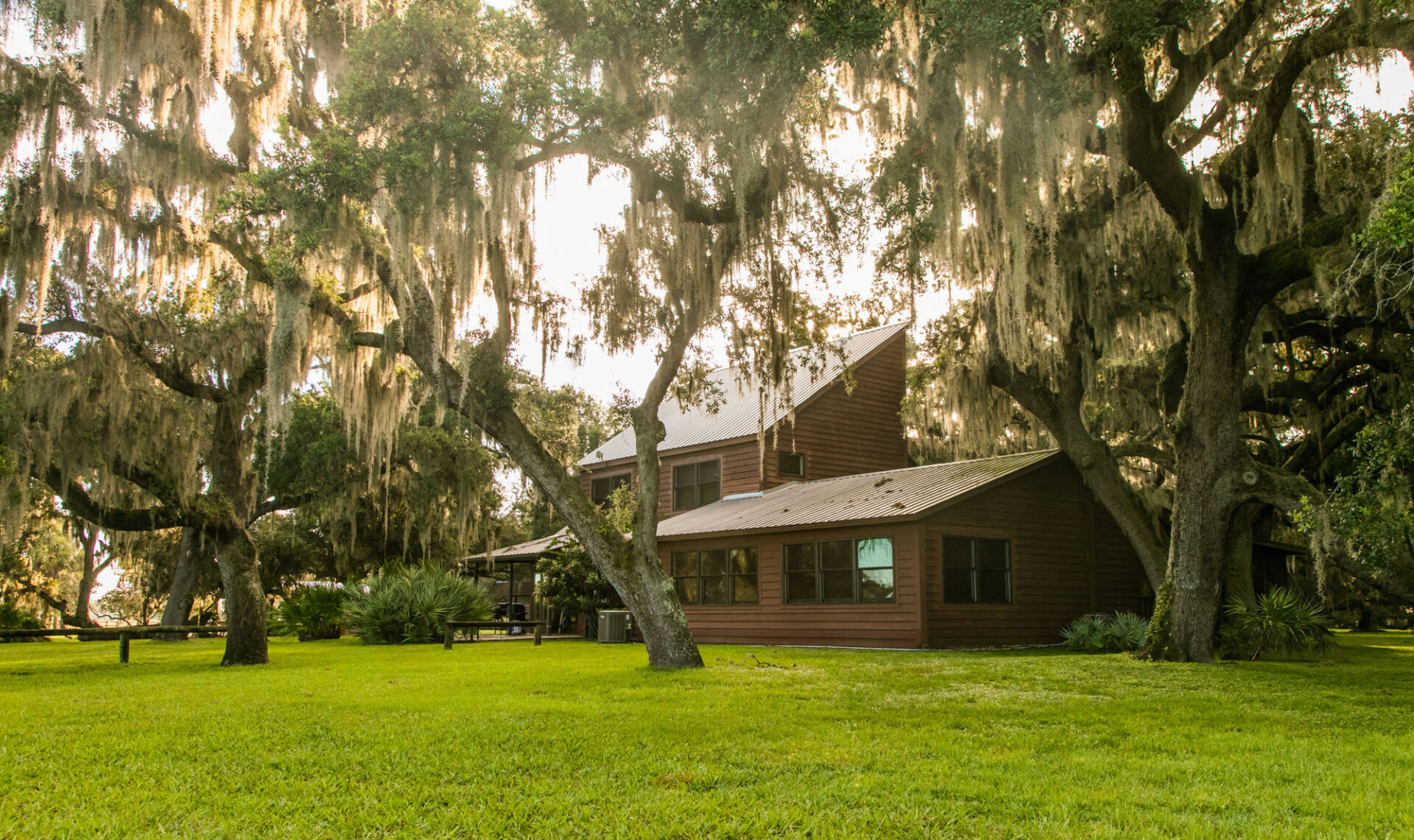 241.Florida lodge outside