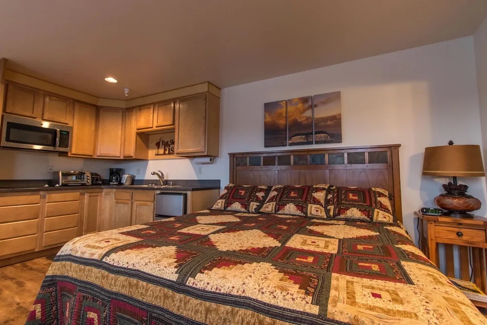 AK #181 Lodge bedroom