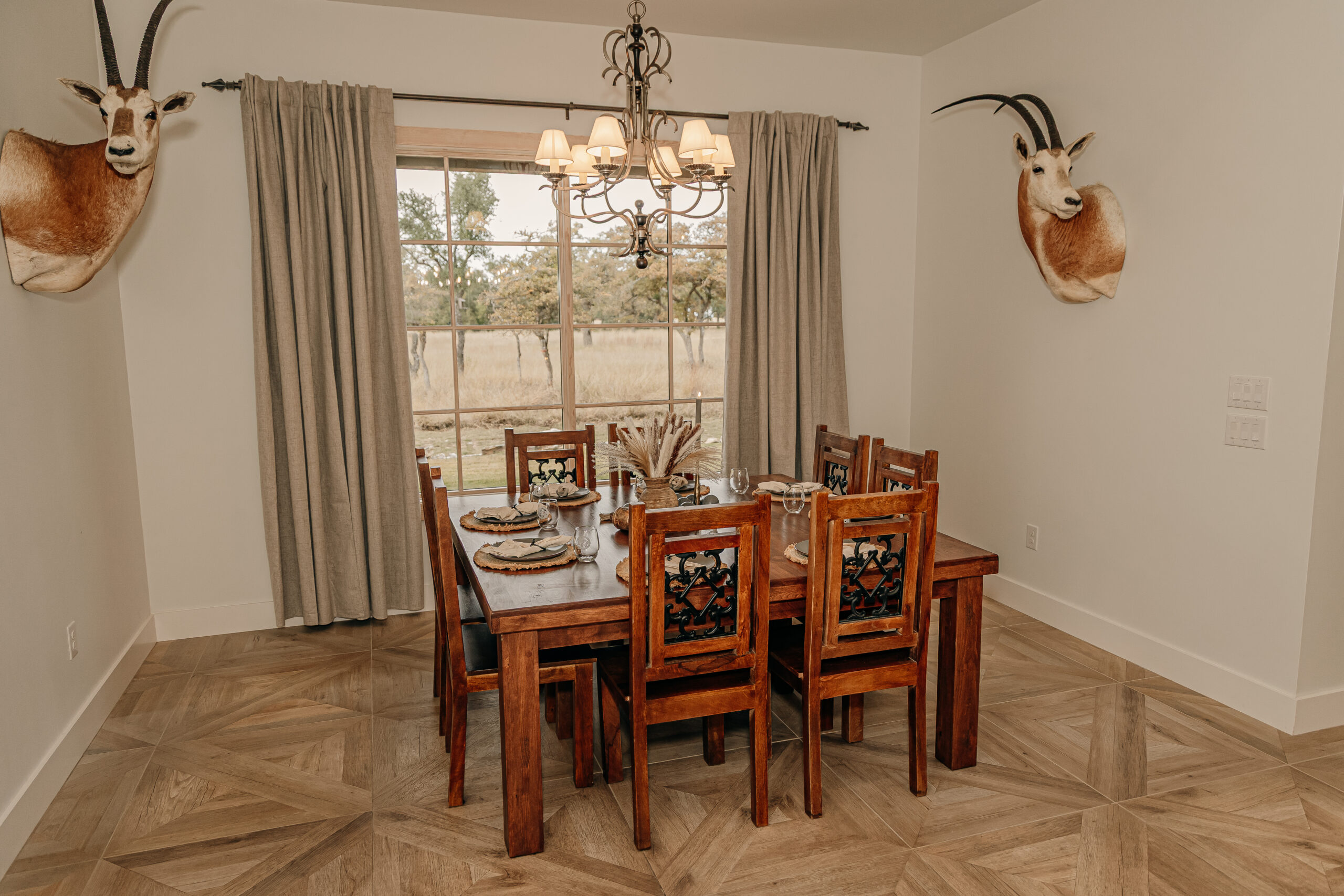 TX #305 Dinning area